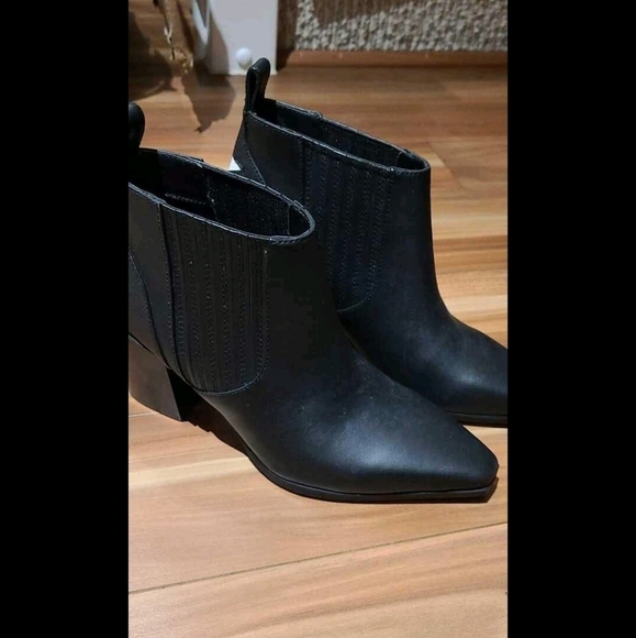 Nwt SENSO leather ankle booties - Picture 2 of 6